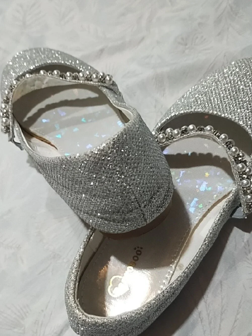Girls' Silver Glitter Dress Flats with Pearl and Bead Strap So Cute Girl's 3 VGC